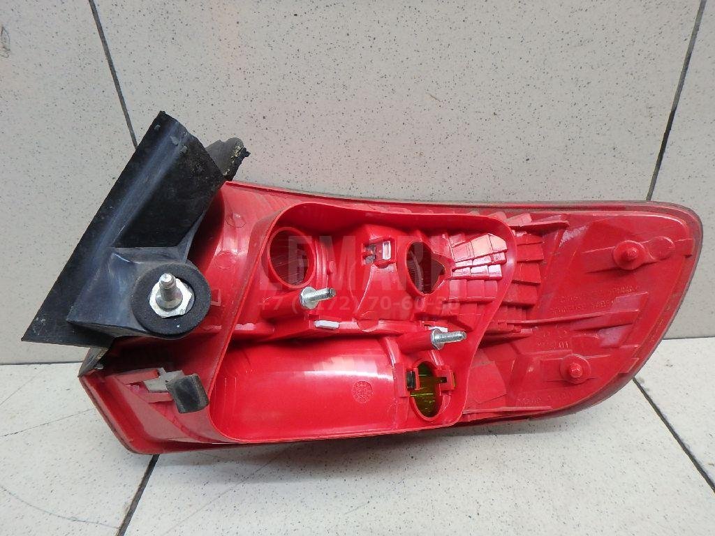 Фонарь задний наружный левый