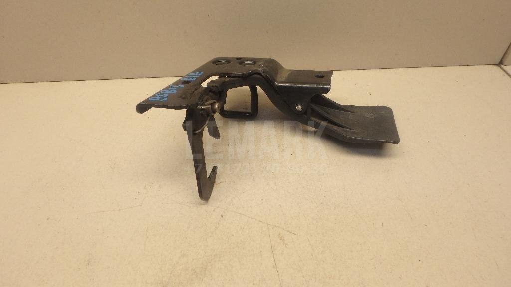 Крючок капота