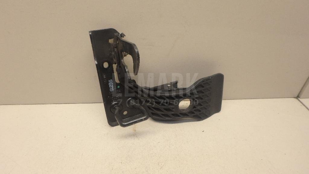 Крючок капота