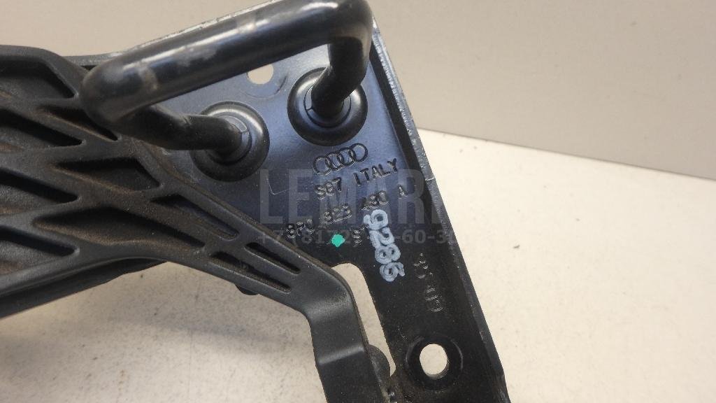 Крючок капота