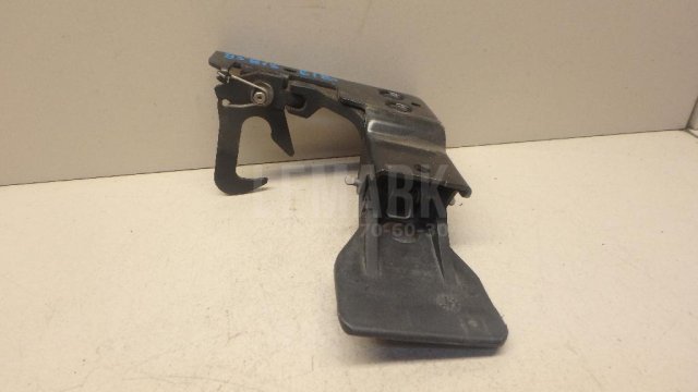 Крючок капота