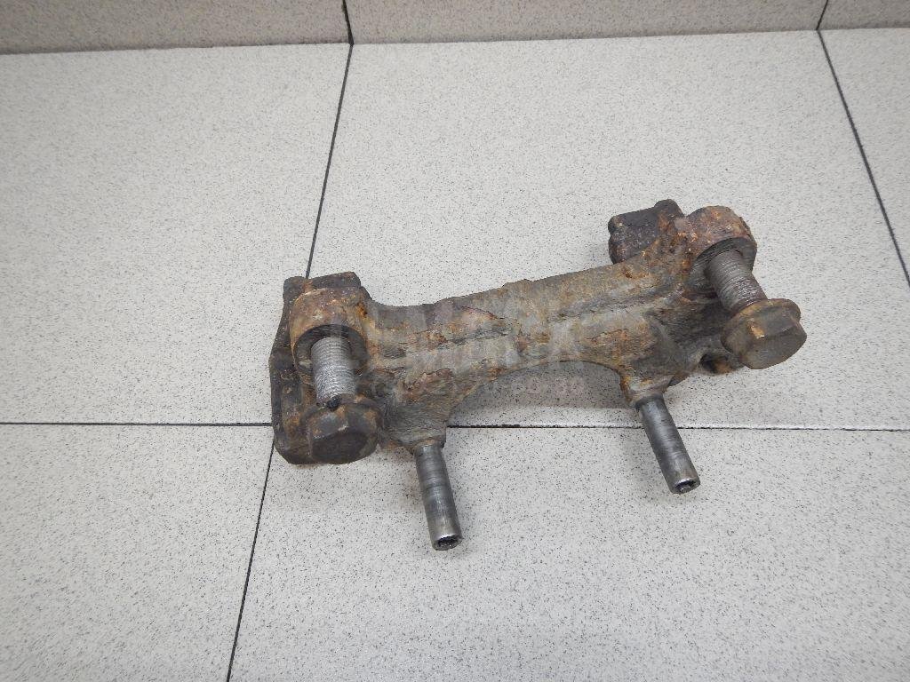 Скоба суппорта переднего