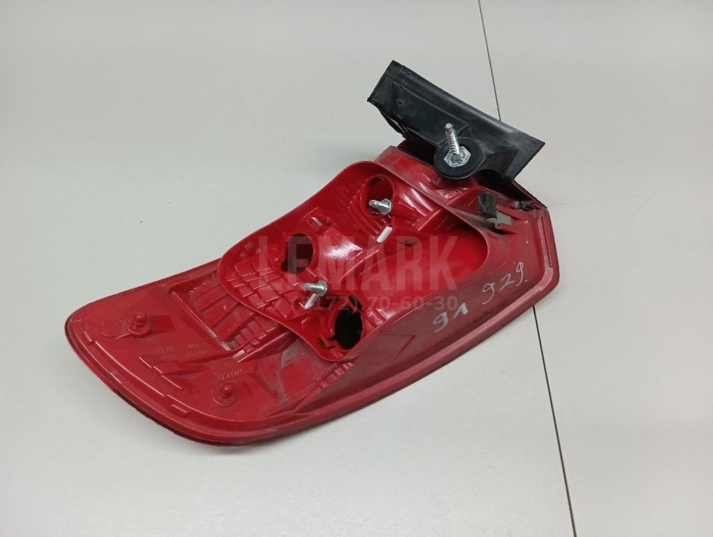 Фонарь задний наружный правый