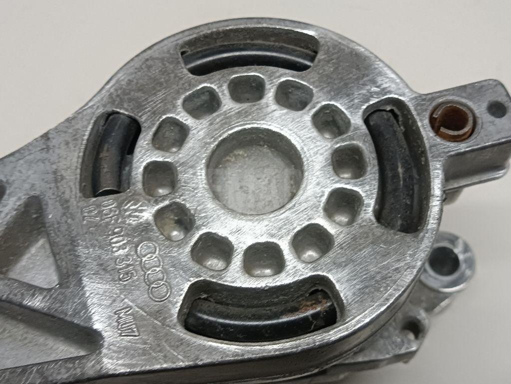 Ролик руч.ремня с кронштейном