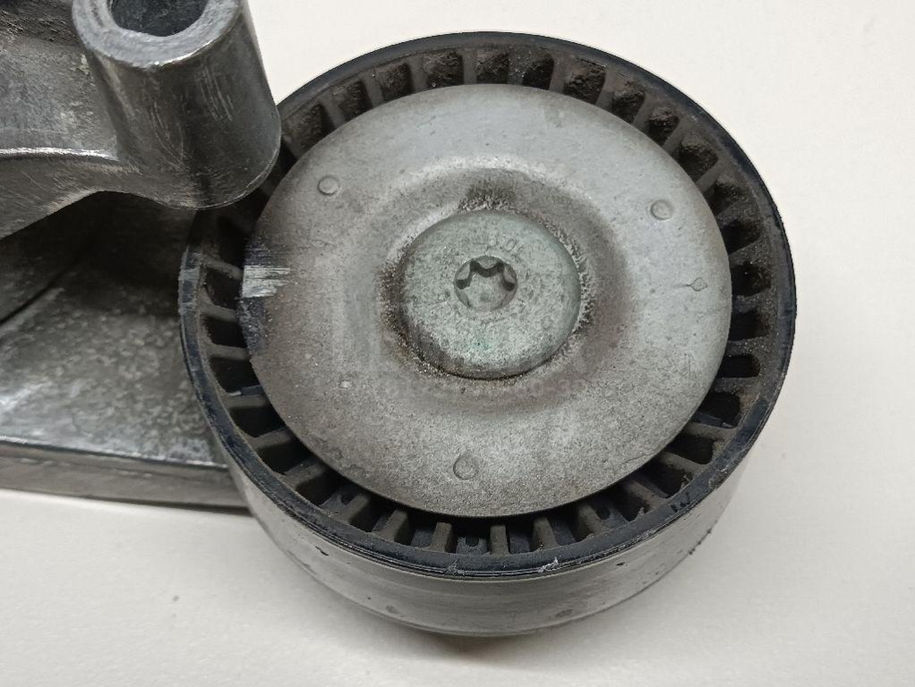 Ролик руч.ремня с кронштейном