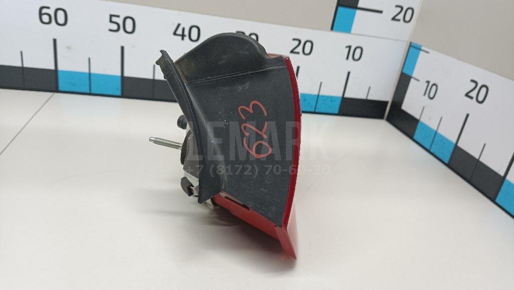 Фонарь задний наружный правый