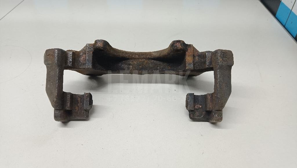 Скоба суппорта переднего