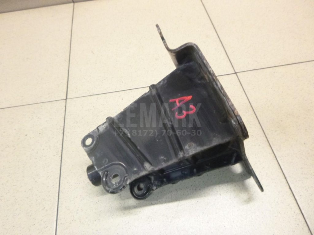 Кронштейн усилителя переднего бампера правый