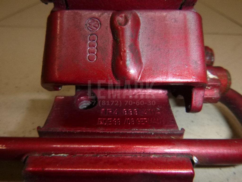 Петля двери задней левой нижняя