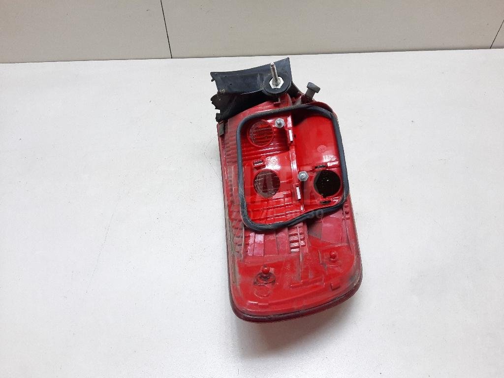 Фонарь задний наружный правый
