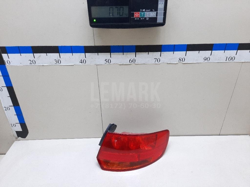 Фонарь задний наружный правый