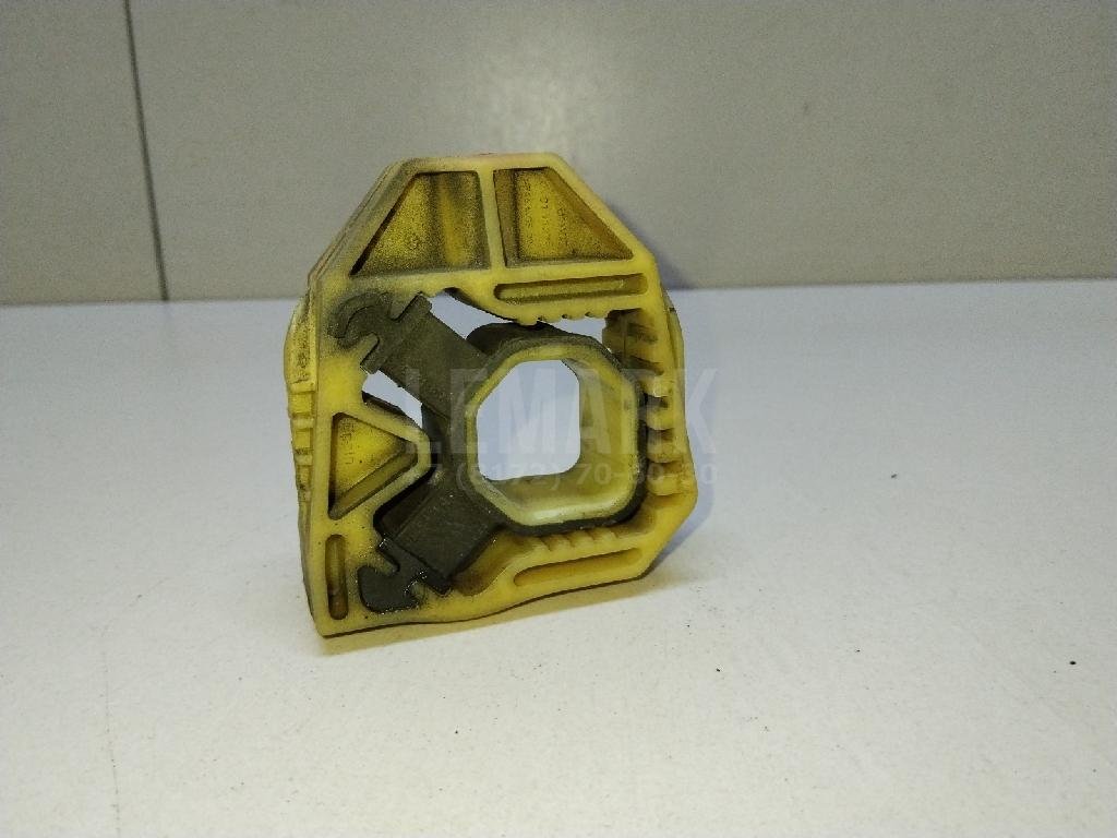 Кронштейн радиатора для  Audi A3 [8PA] Sportback 2004-2013