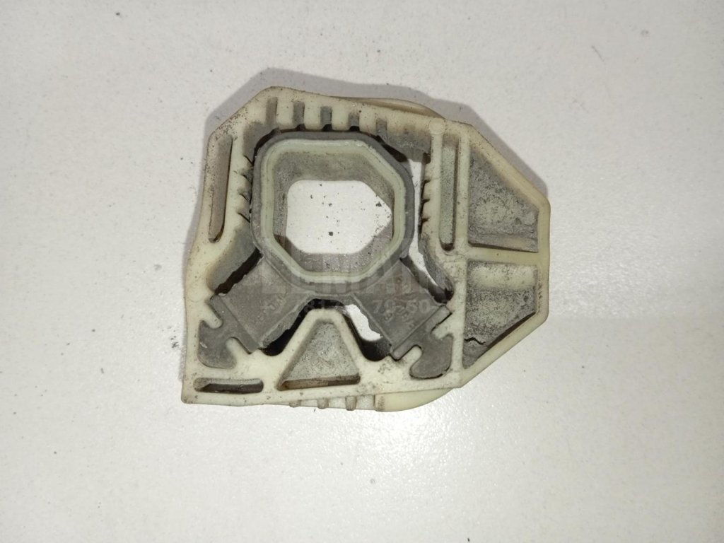 Кронштейн радиатора