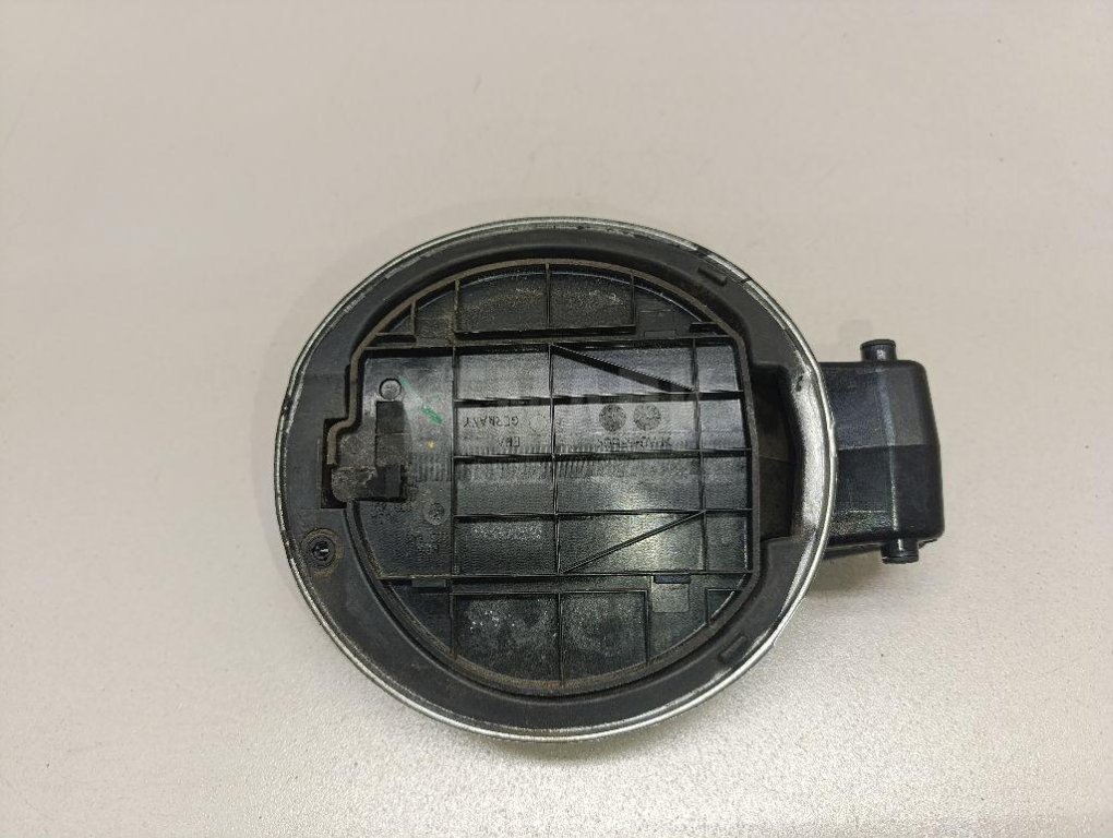 Ниша лючка бензобака