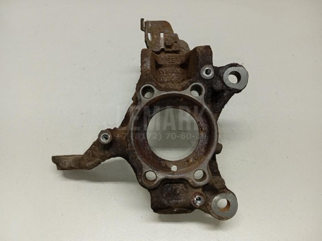 Кулак поворотный передний правый