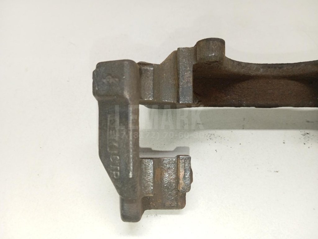 Скоба суппорта переднего