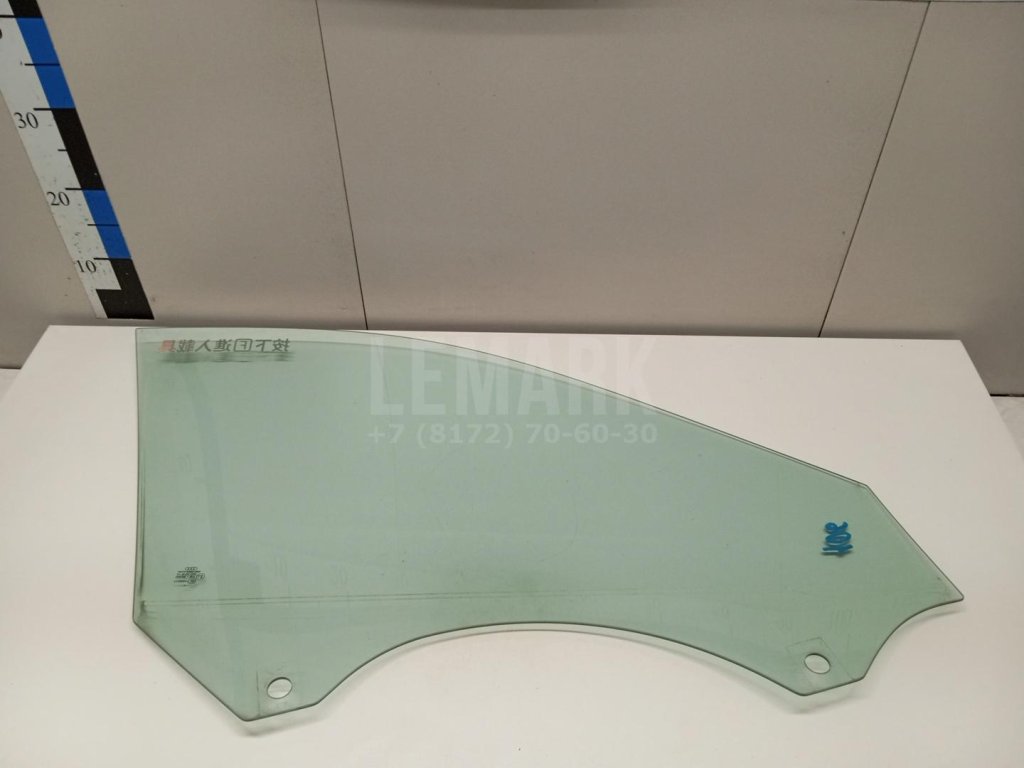 Стекло двери передней левой