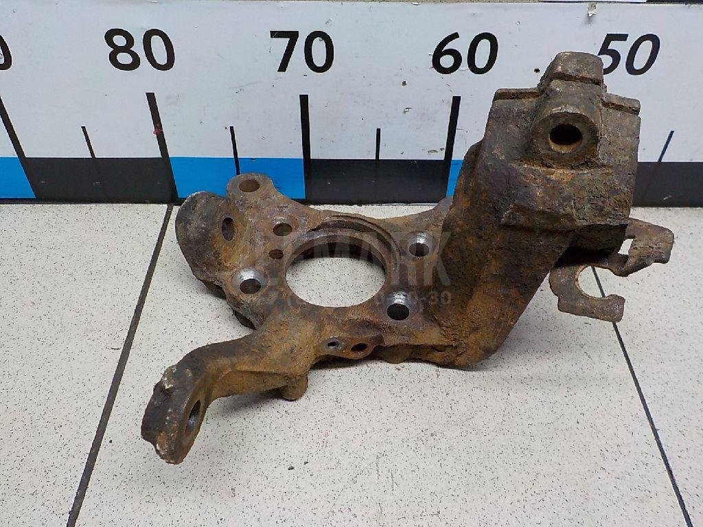 Кулак поворотный передний правый