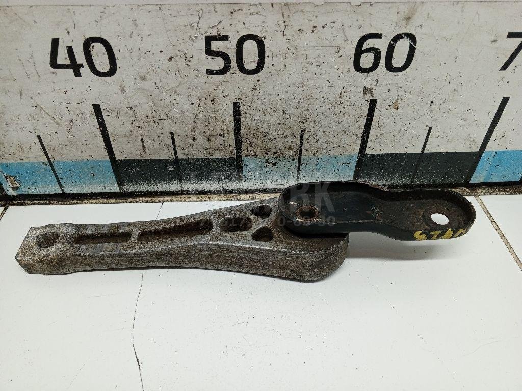 Опора двигателя задняя