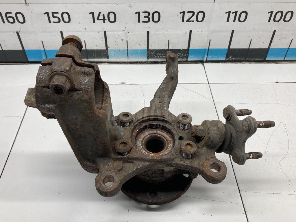 Кулак поворотный передний правый