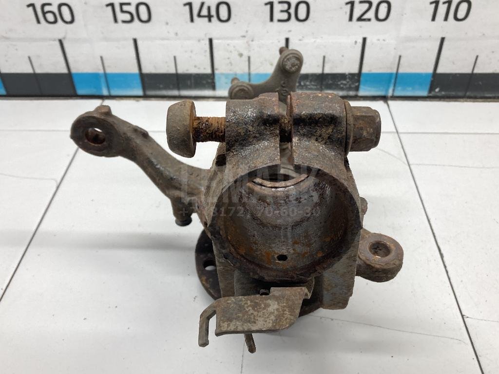 Кулак поворотный передний правый