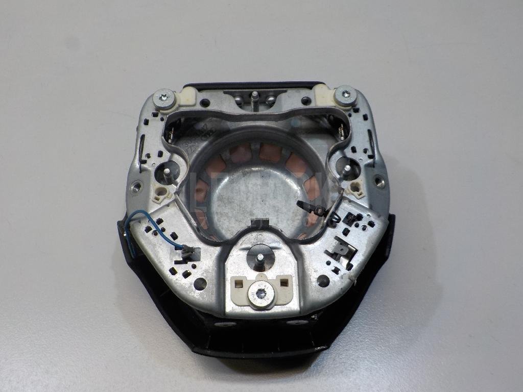 Крышка подушки безопасности (в рулевое колесо)