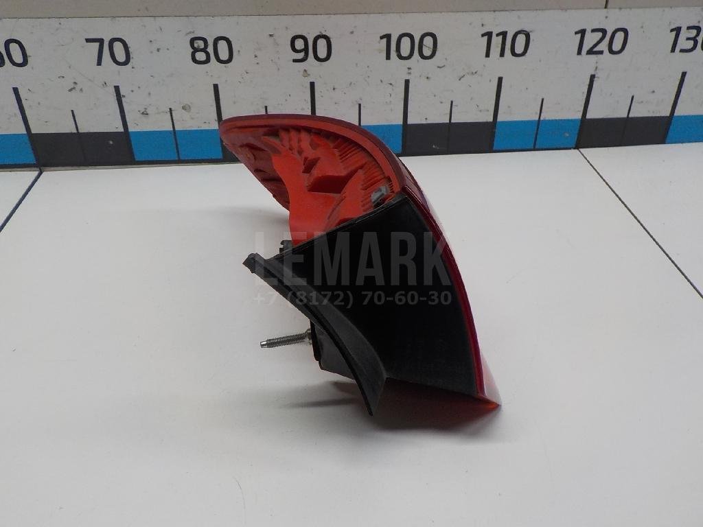 Фонарь задний наружный правый