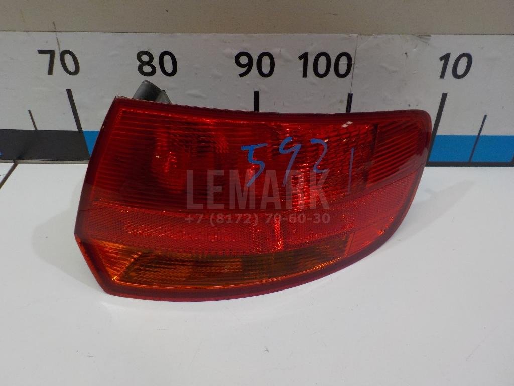 Фонарь задний наружный правый