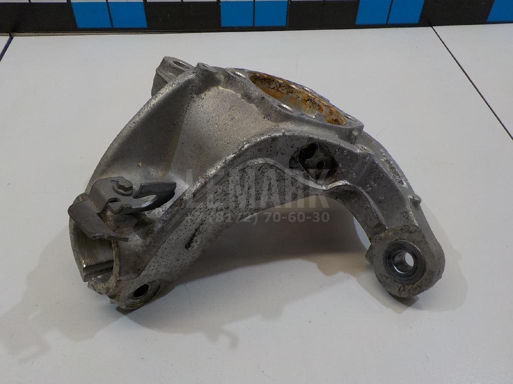 Кулак поворотный передний правый