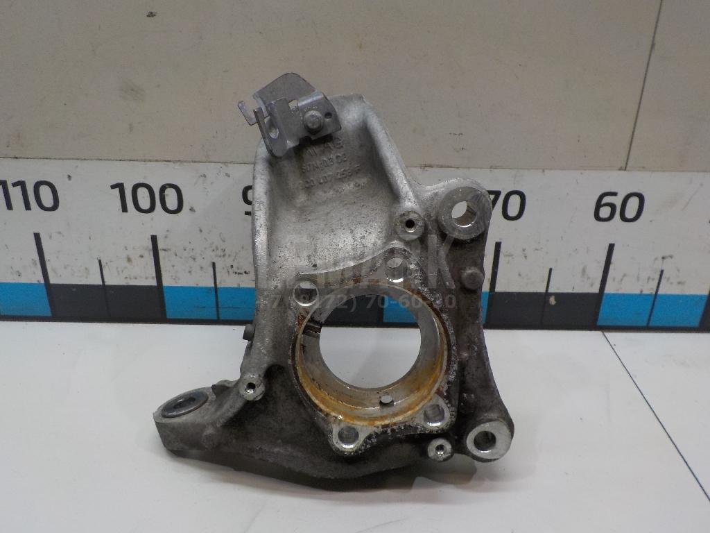 Кулак поворотный передний правый