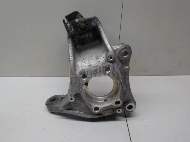 Кулак поворотный передний правый