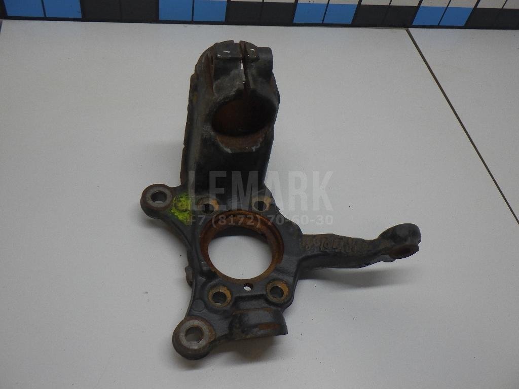 Кулак поворотный передний правый