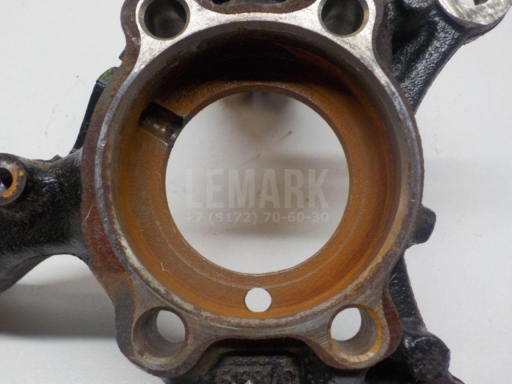 Кулак поворотный передний правый