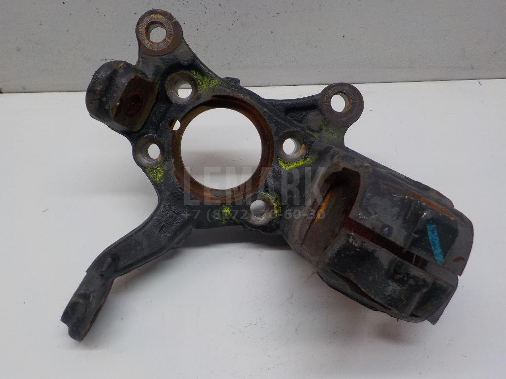 Кулак поворотный передний правый