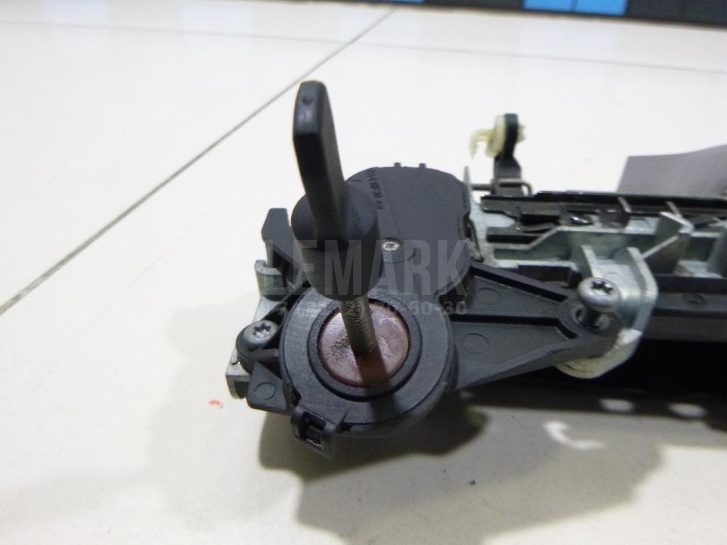 Ручка двери передней наружная левая