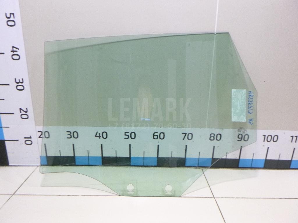 Стекло двери задней правой