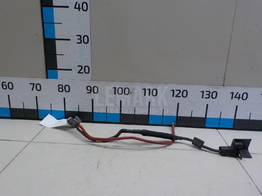 Клемма аккумулятора плюс