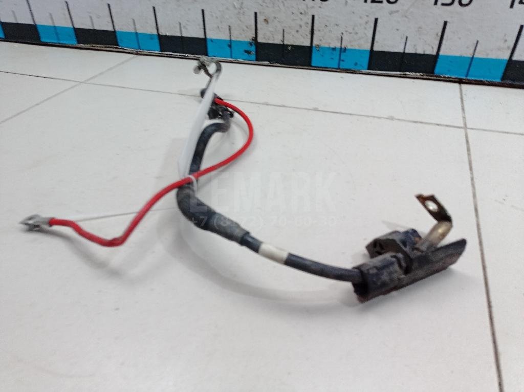 Клемма аккумулятора плюс