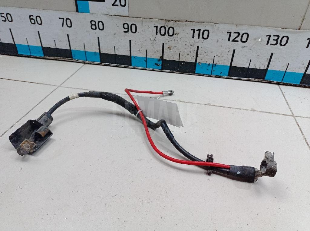 Клемма аккумулятора плюс