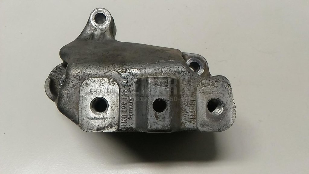 Кронштейн КПП левый