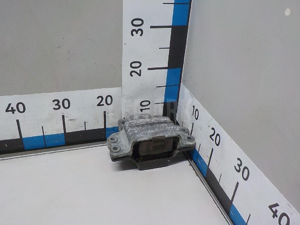 Опора двигателя левая