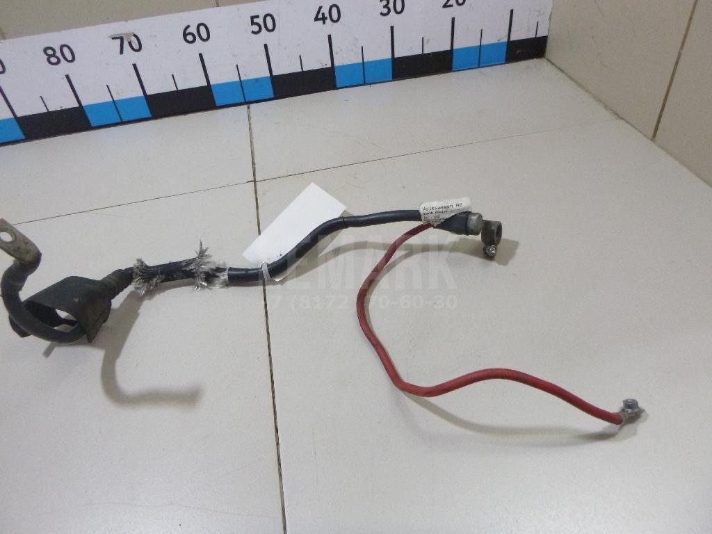 Клемма аккумулятора плюс