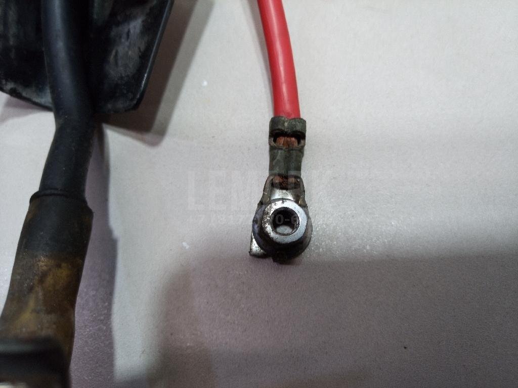 Клемма аккумулятора плюс