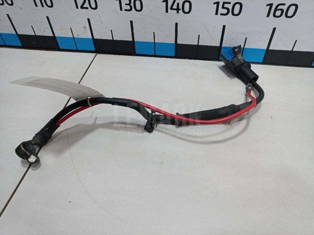 Клемма аккумулятора плюс