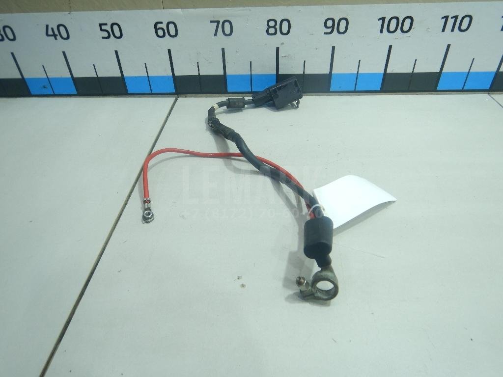 Клемма аккумулятора плюс