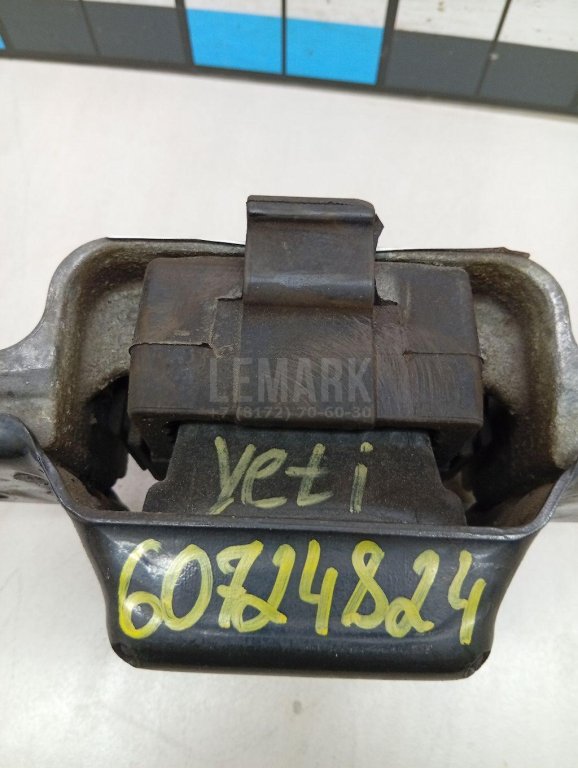 Опора двигателя левая