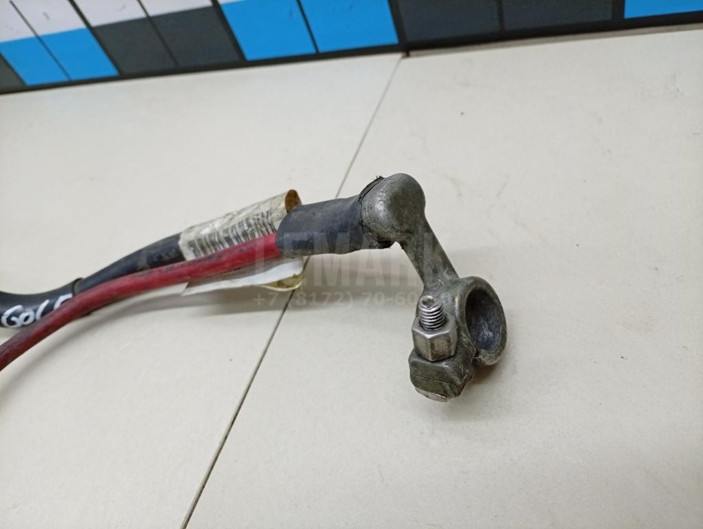 Клемма аккумулятора плюс