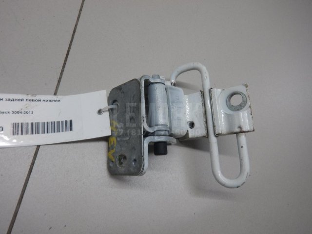 Петля двери задней левой нижняя