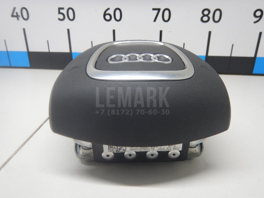 Крышка подушки безопасности (в рулевое колесо)