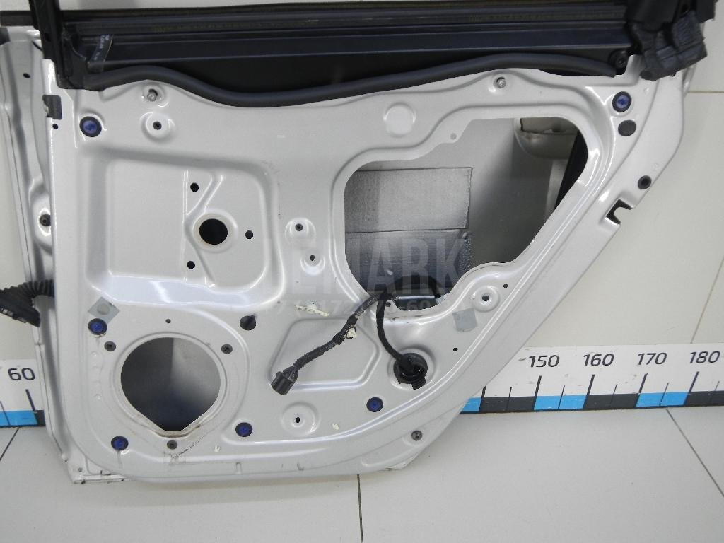 Дверь задняя правая